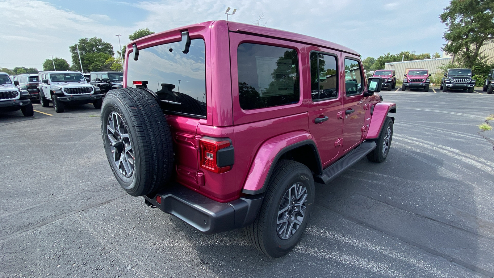 2024 Jeep Wrangler Sahara 8