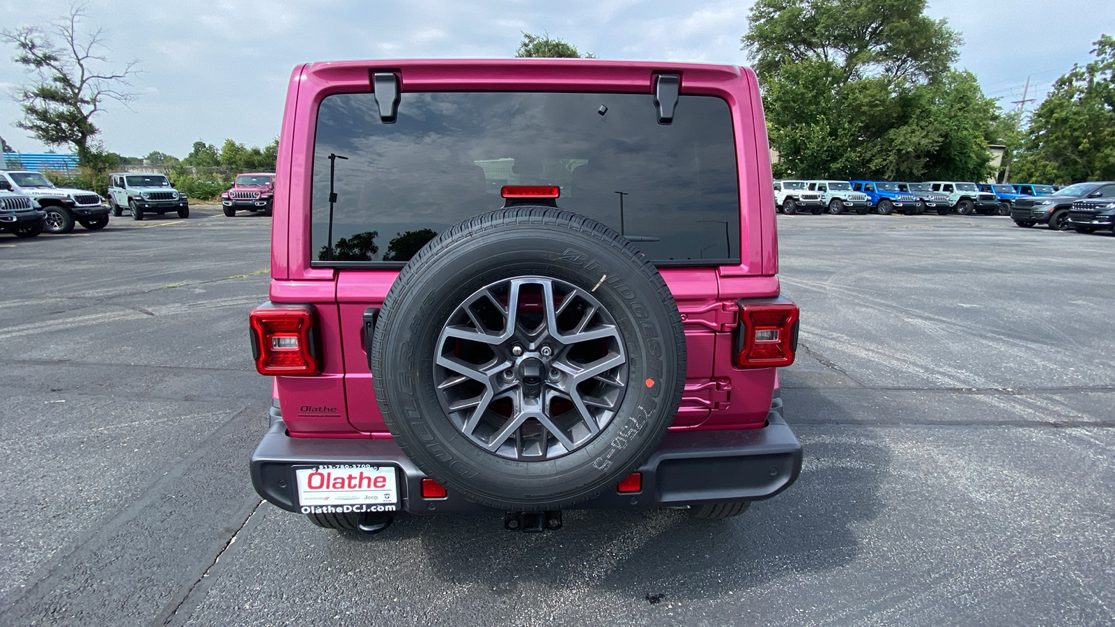 2024 Jeep Wrangler Sahara 9