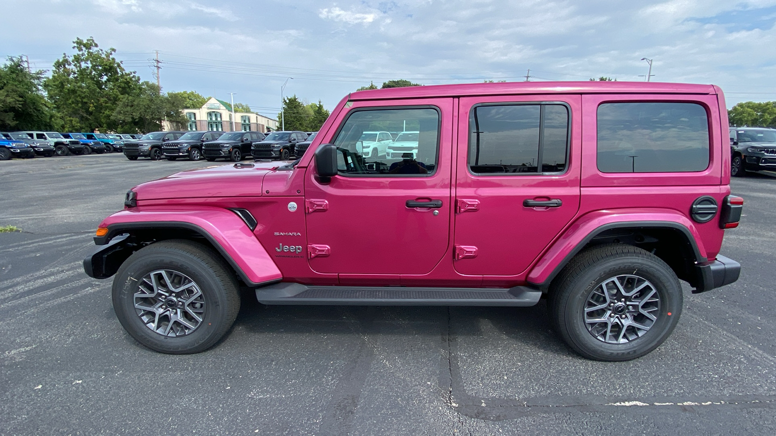 2024 Jeep Wrangler Sahara 11