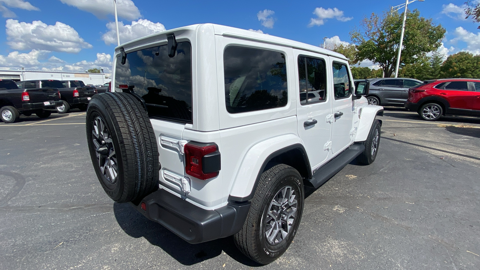 2024 Jeep Wrangler Sahara 8