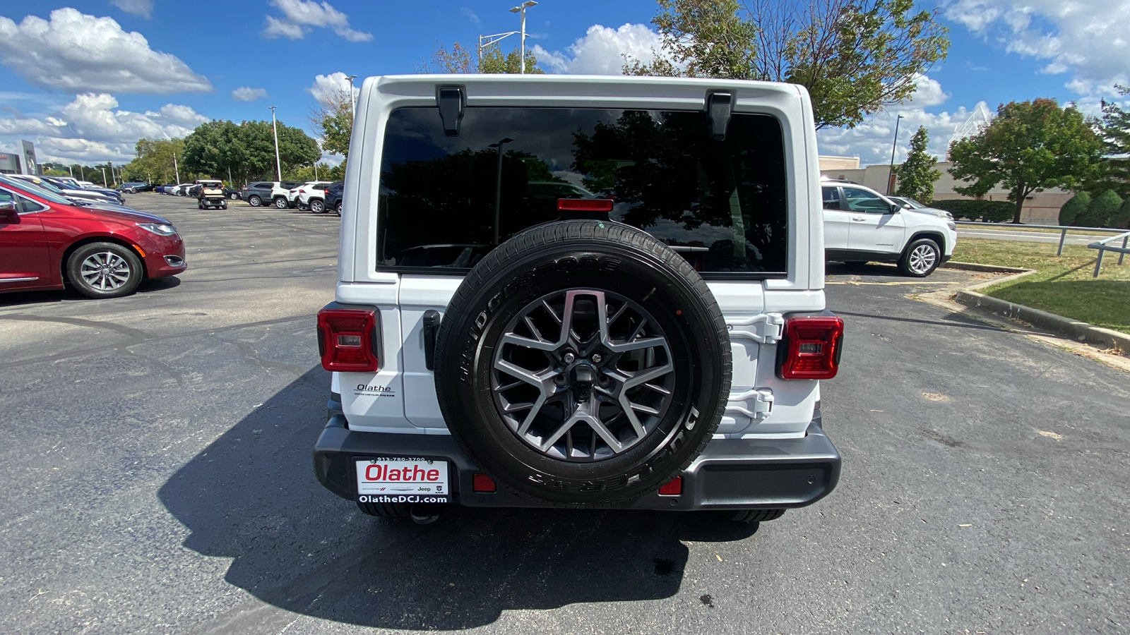 2024 Jeep Wrangler Sahara 9