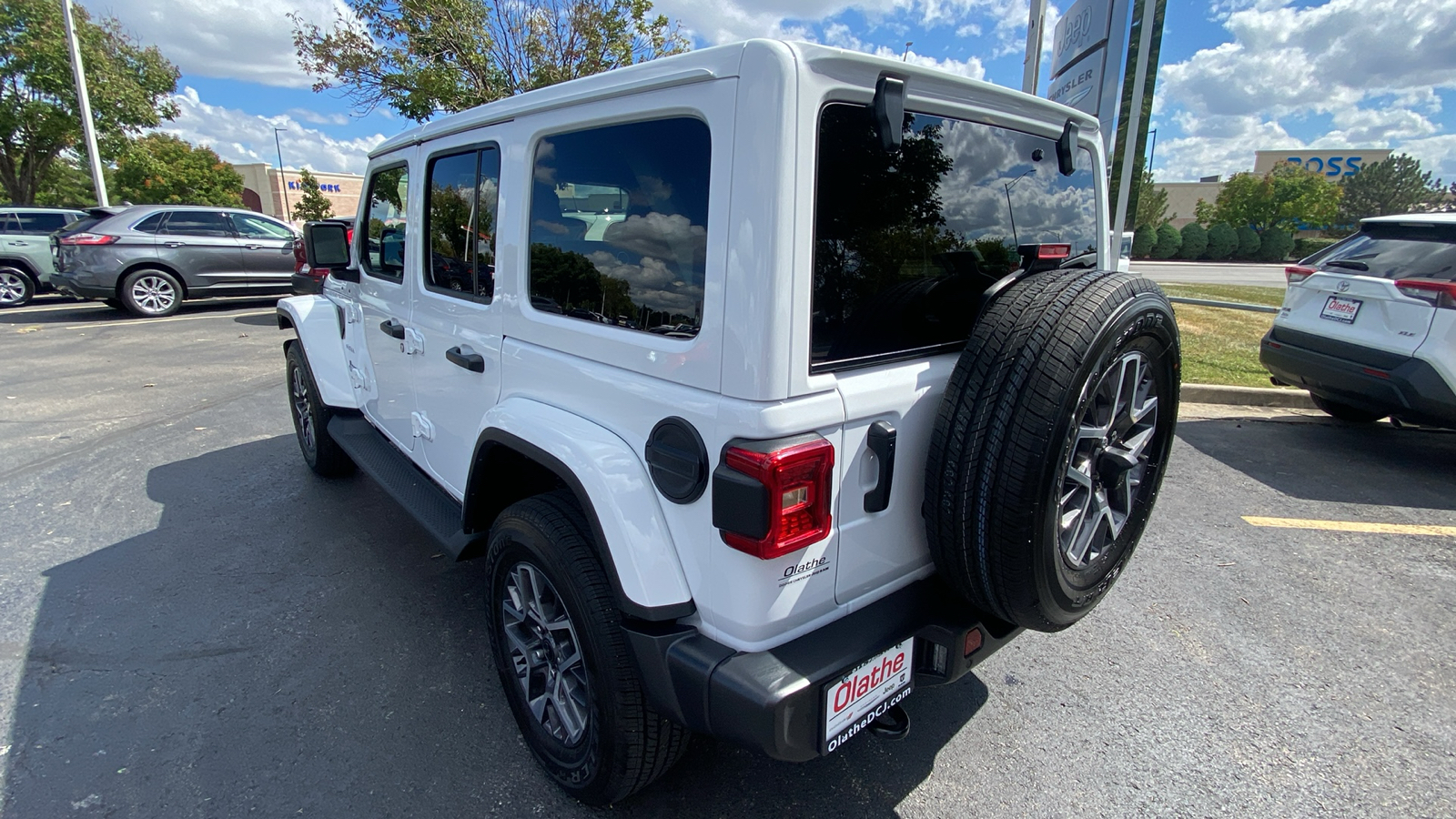 2024 Jeep Wrangler Sahara 10