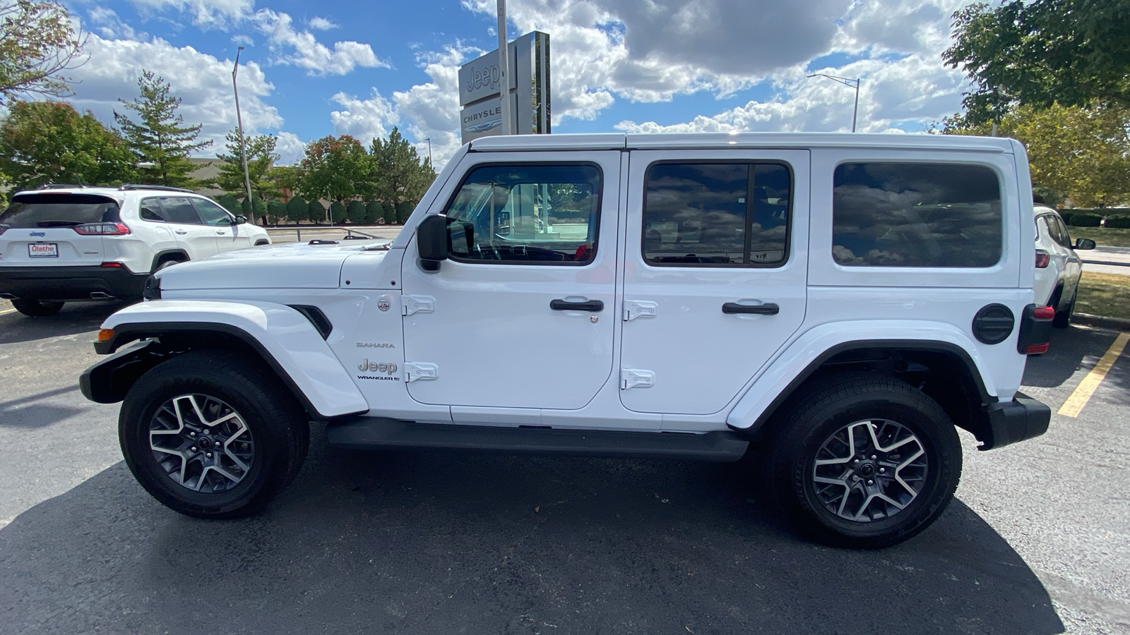 2024 Jeep Wrangler Sahara 11