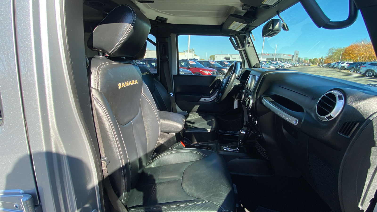 2013 Jeep Wrangler Unlimited Sahara 28