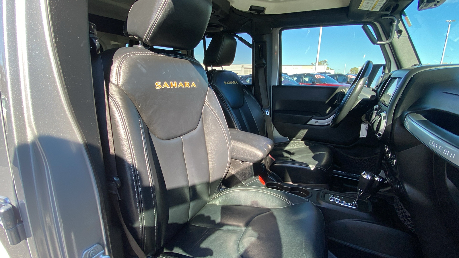 2013 Jeep Wrangler Unlimited Sahara 30