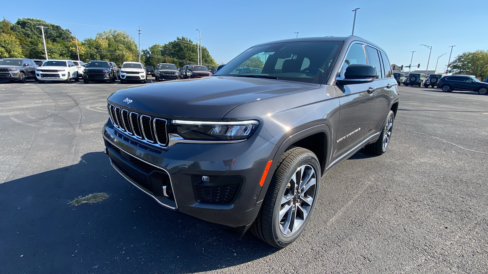 2025 Jeep Grand Cherokee Overland 1