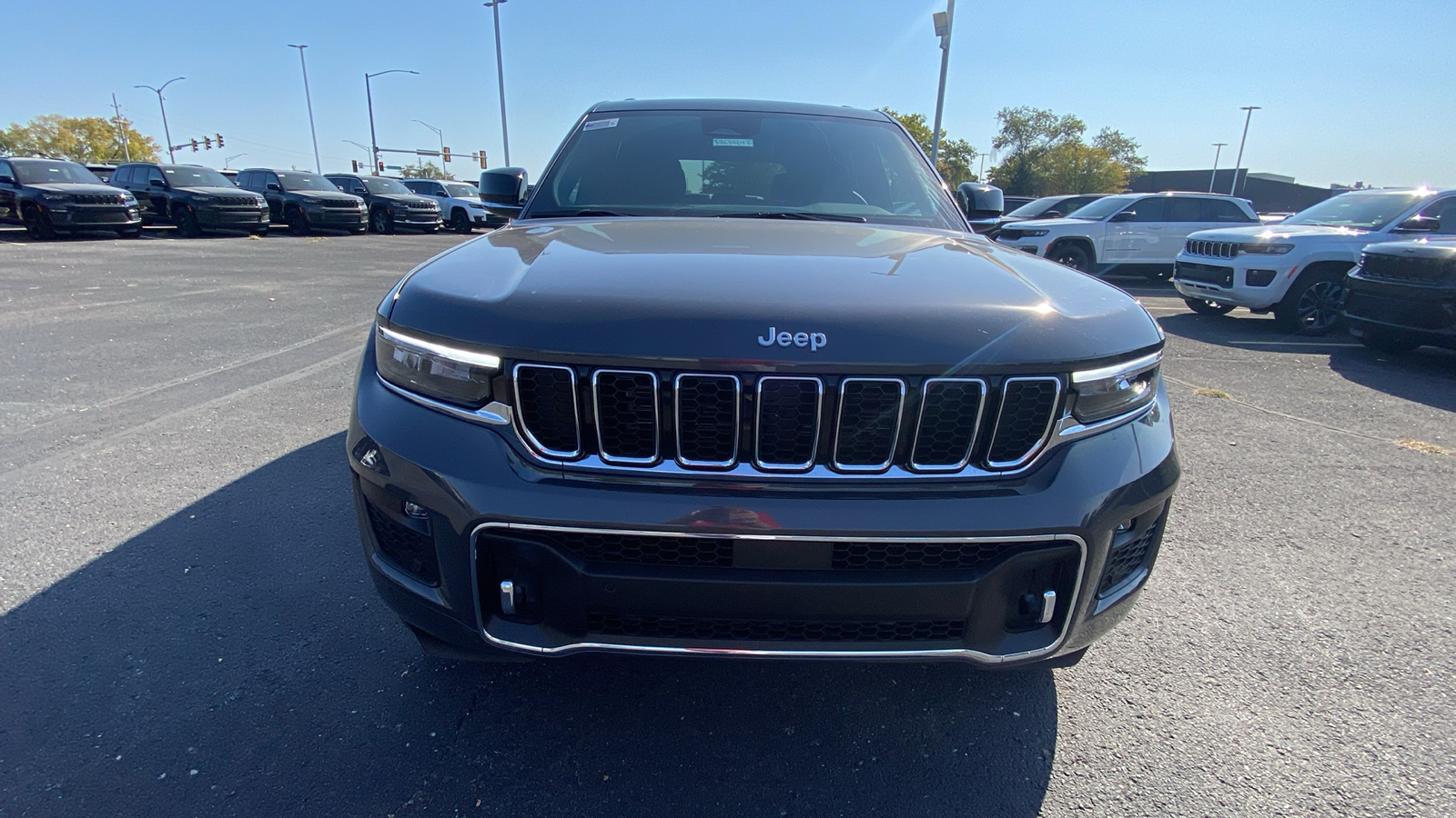 2025 Jeep Grand Cherokee Overland 2