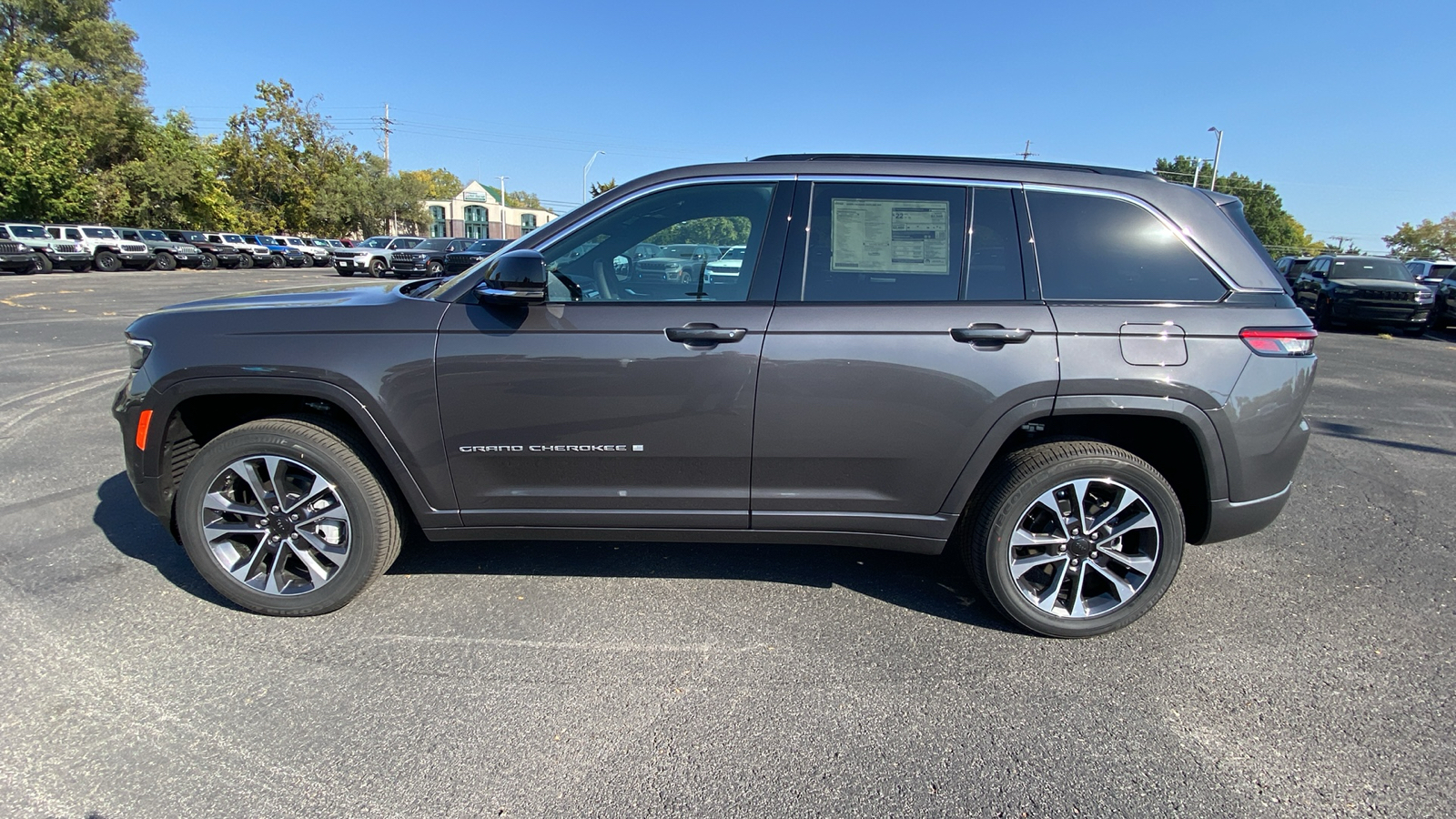 2025 Jeep Grand Cherokee Overland 8