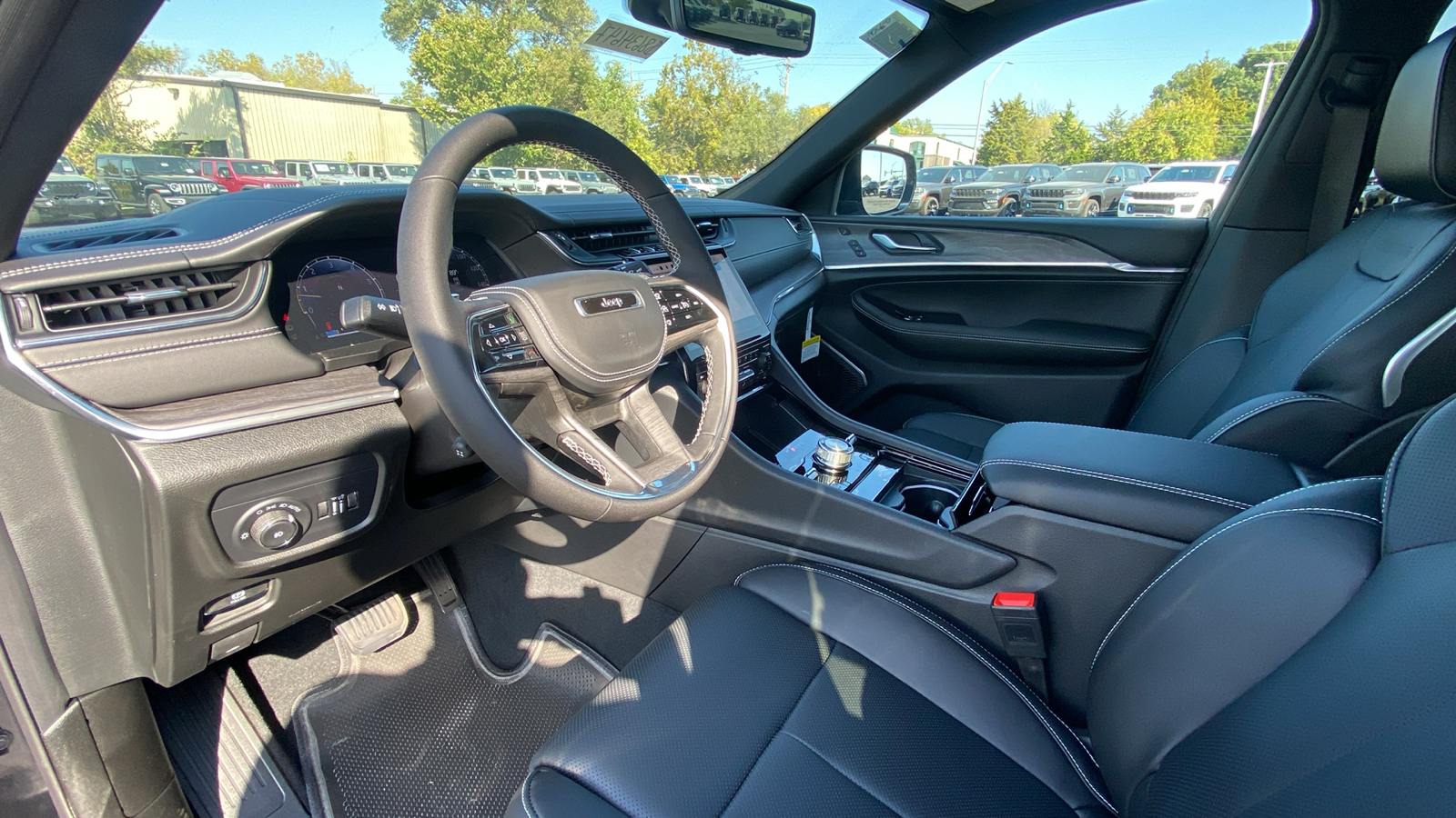 2025 Jeep Grand Cherokee Overland 11