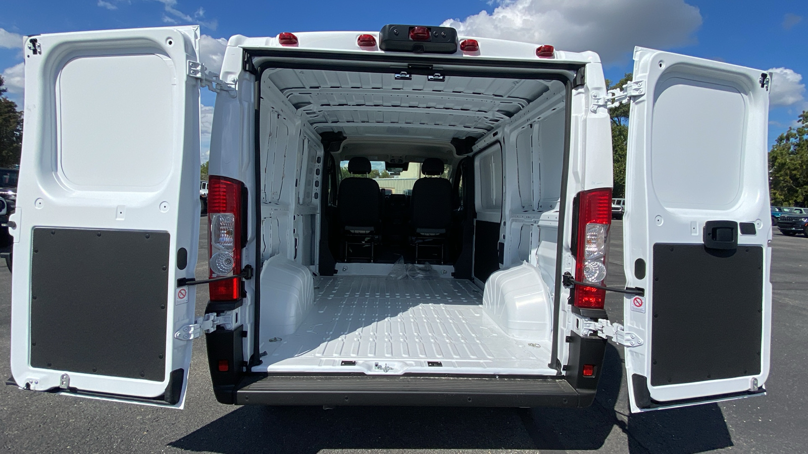 2025 Ram ProMaster 1500 Low Roof 34