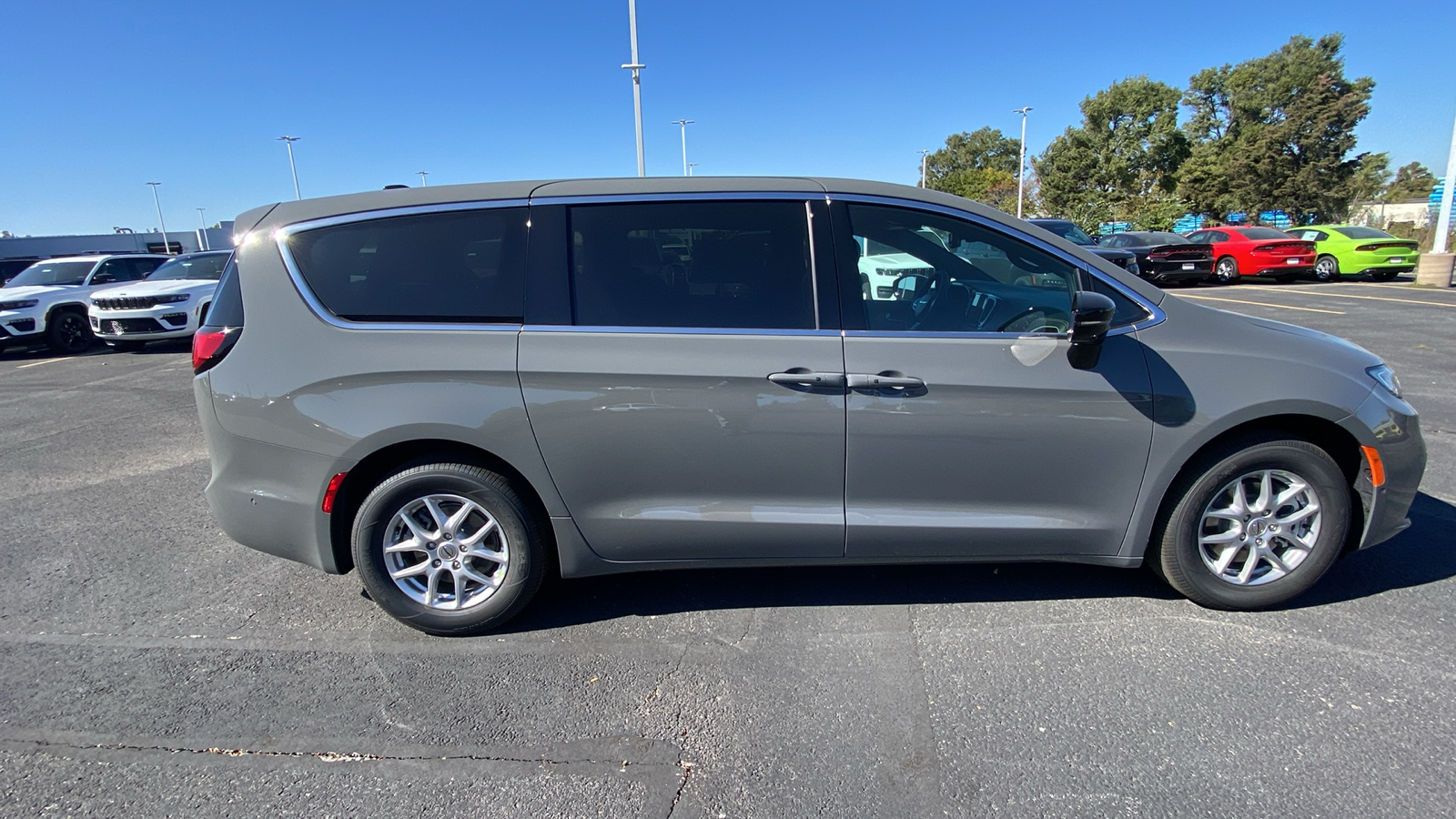 2025 Chrysler Pacifica  4