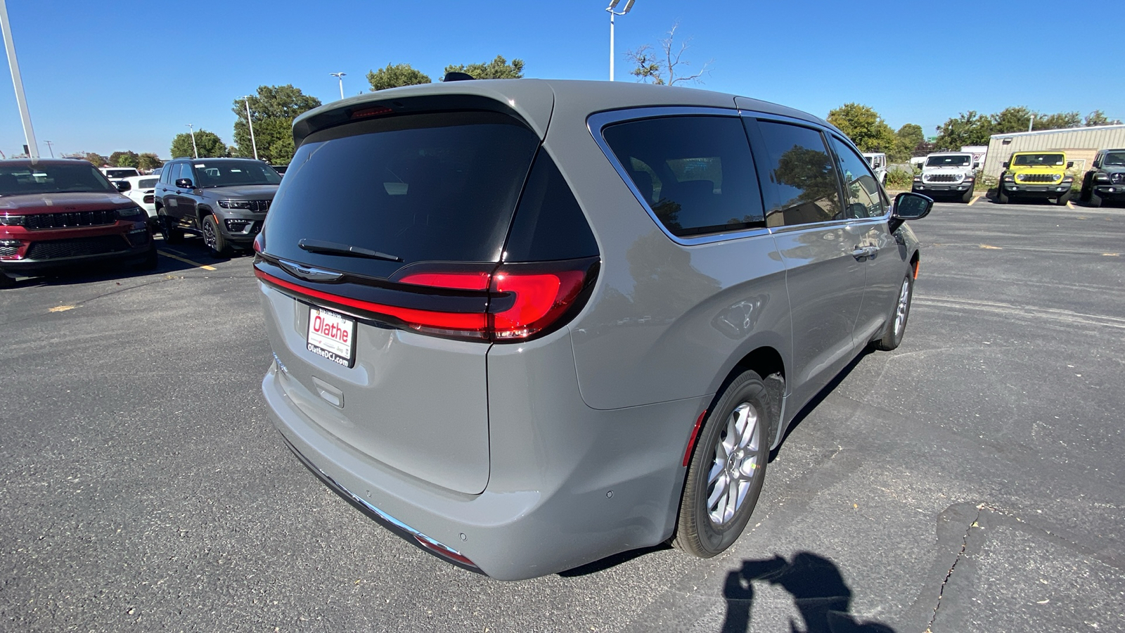 2025 Chrysler Pacifica  5