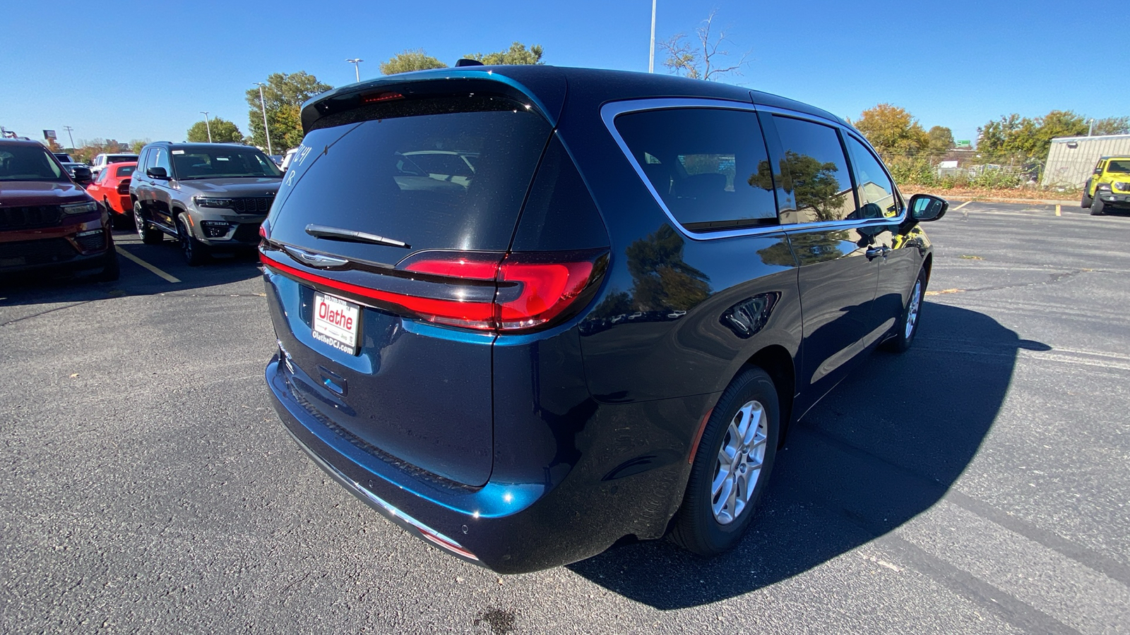 2025 Chrysler Pacifica  5