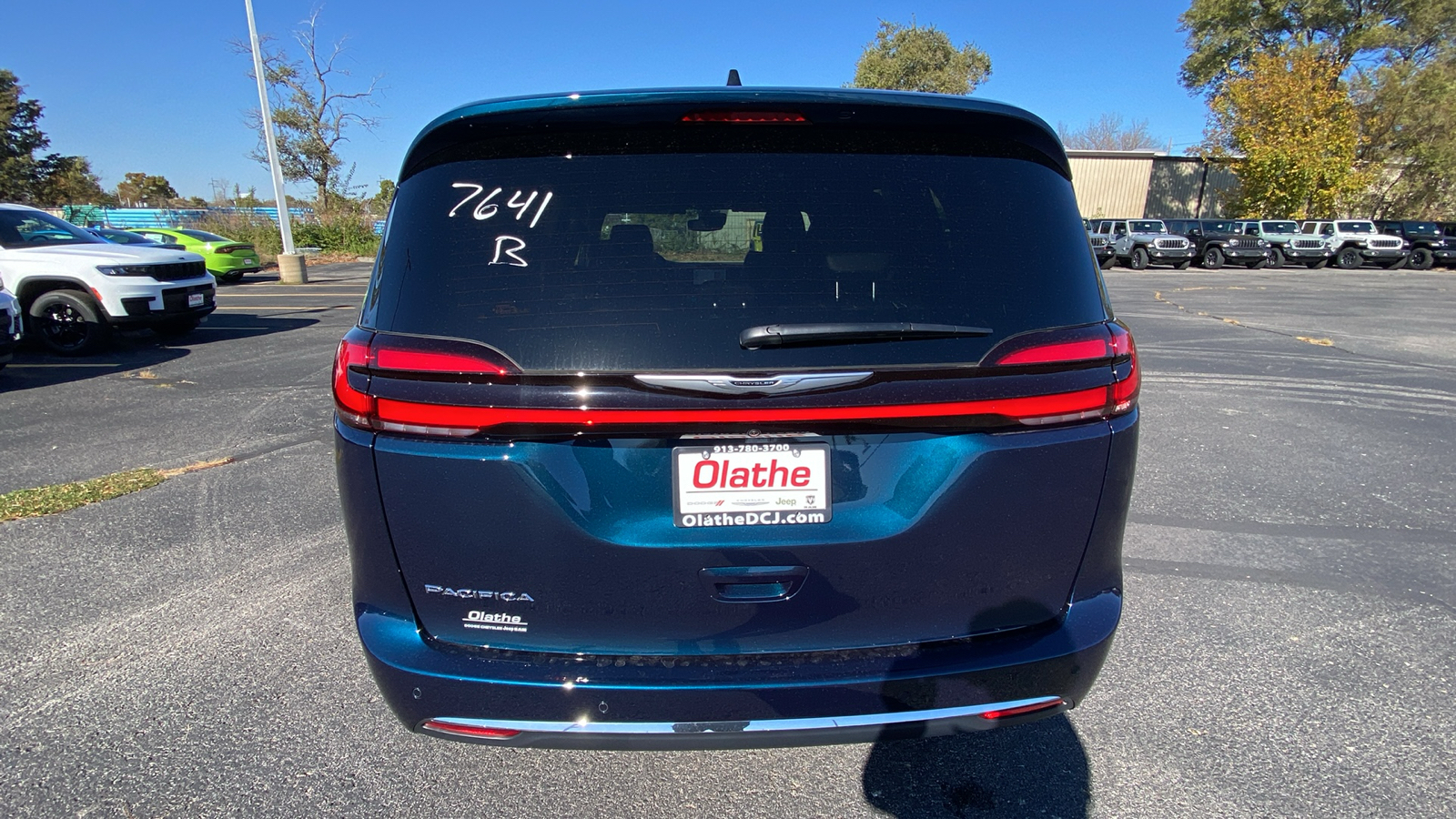 2025 Chrysler Pacifica  6