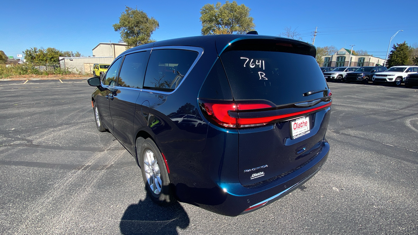 2025 Chrysler Pacifica  7