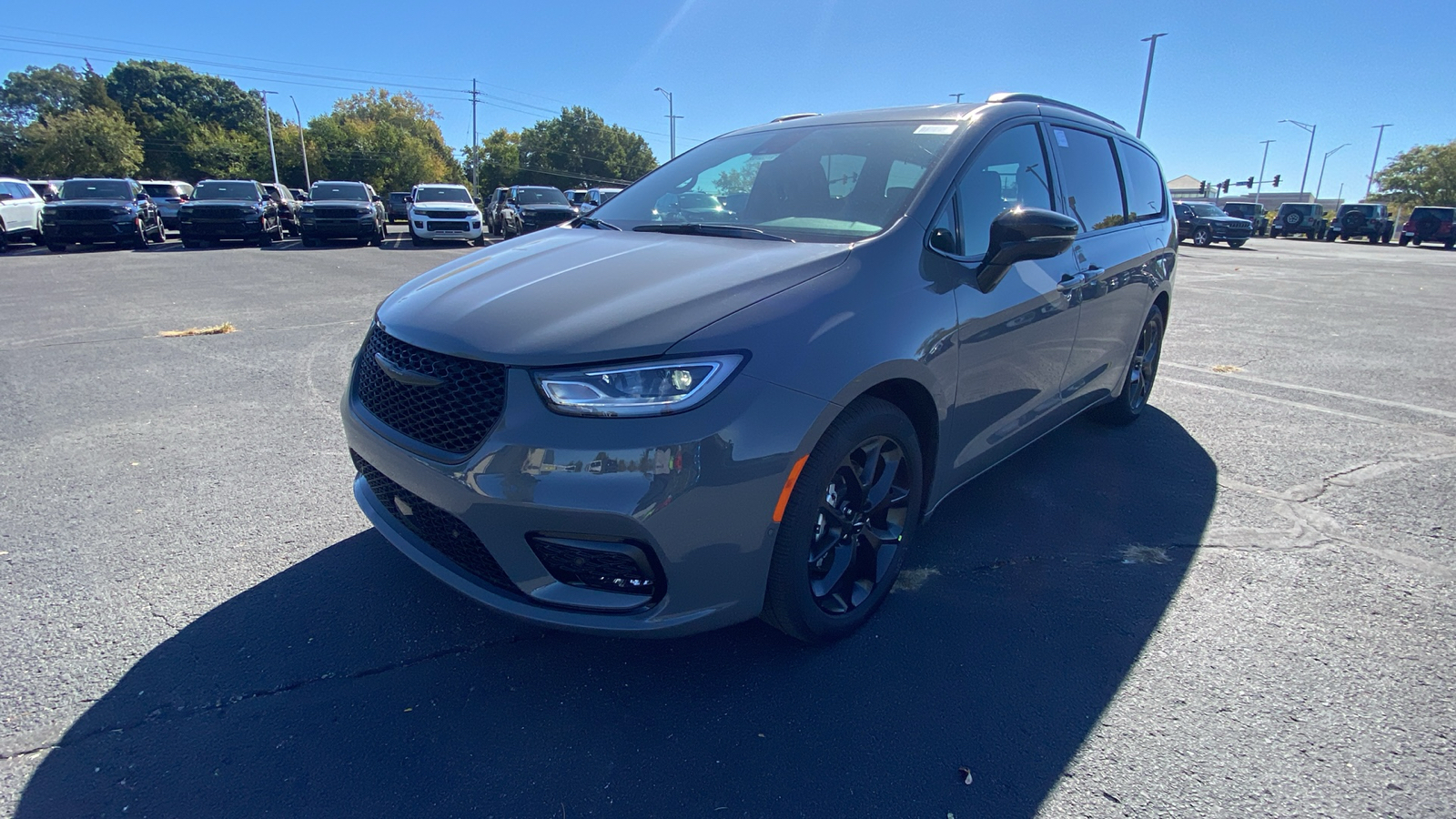 2025 Chrysler Pacifica Limited 1