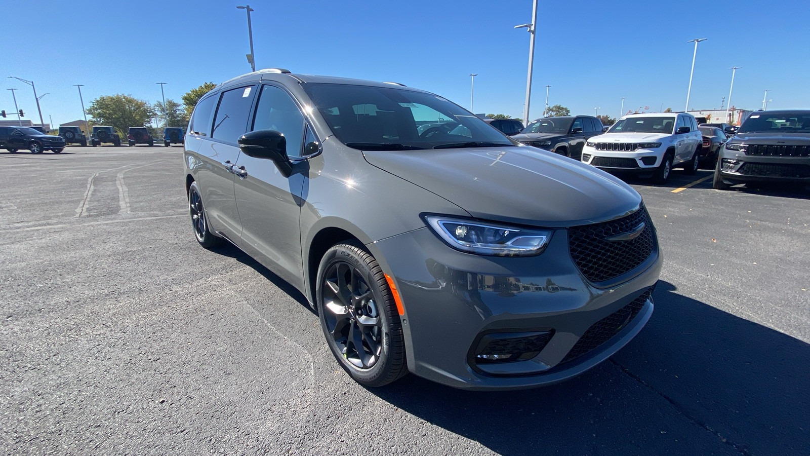 2025 Chrysler Pacifica Limited 3