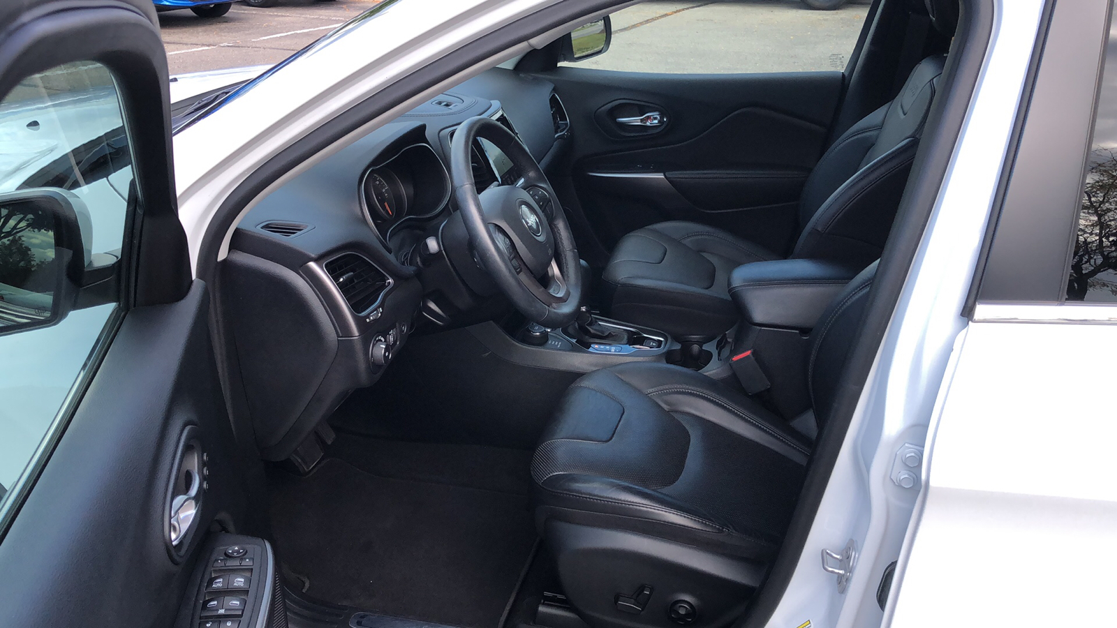 2019 Jeep Cherokee Limited 18