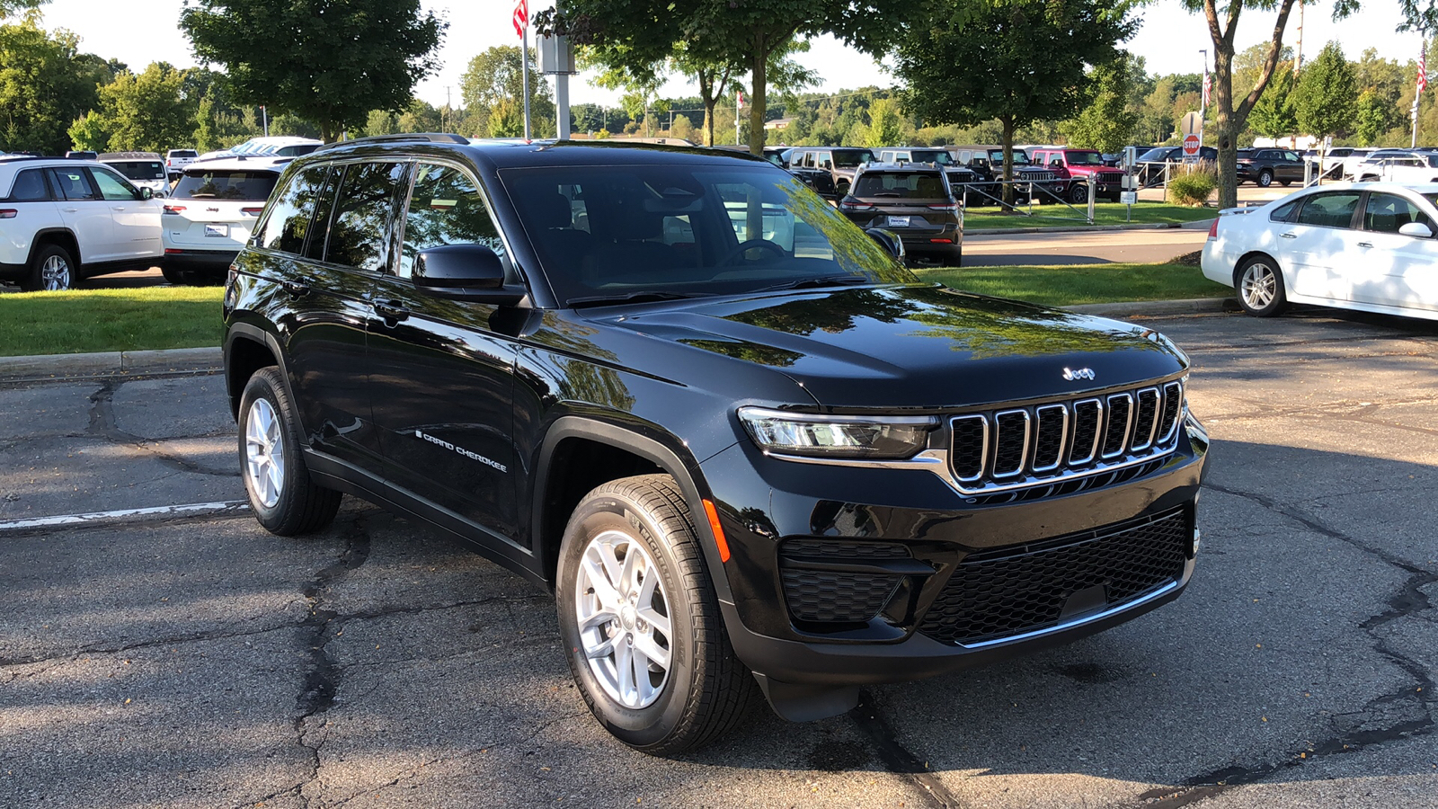 2024 Jeep Grand Cherokee Laredo 8