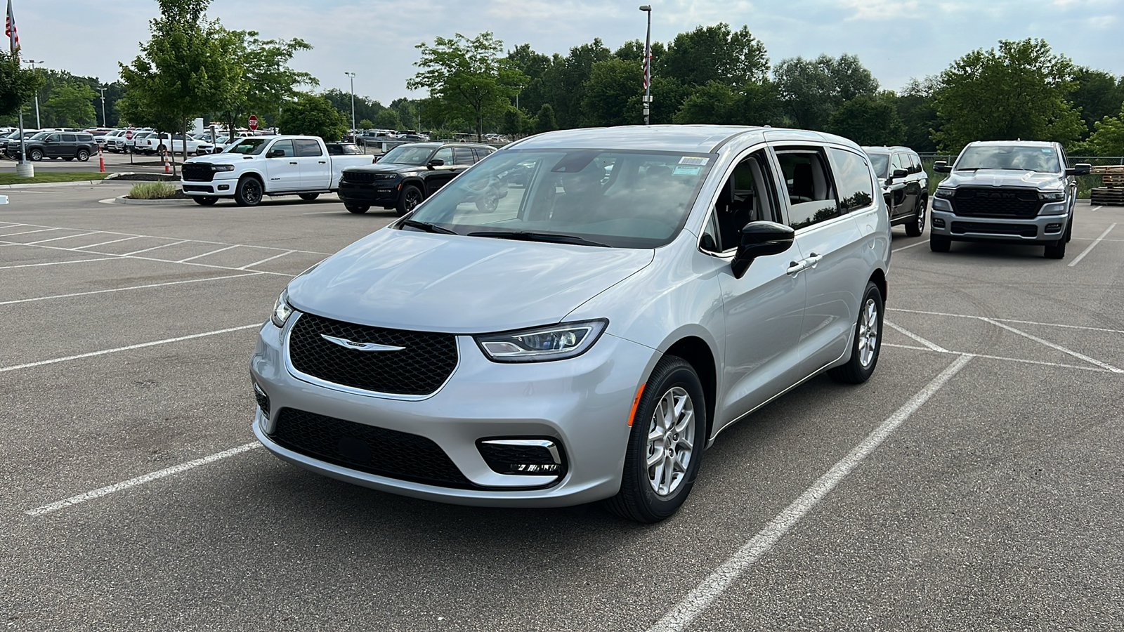 2024 Chrysler Pacifica Touring L 8