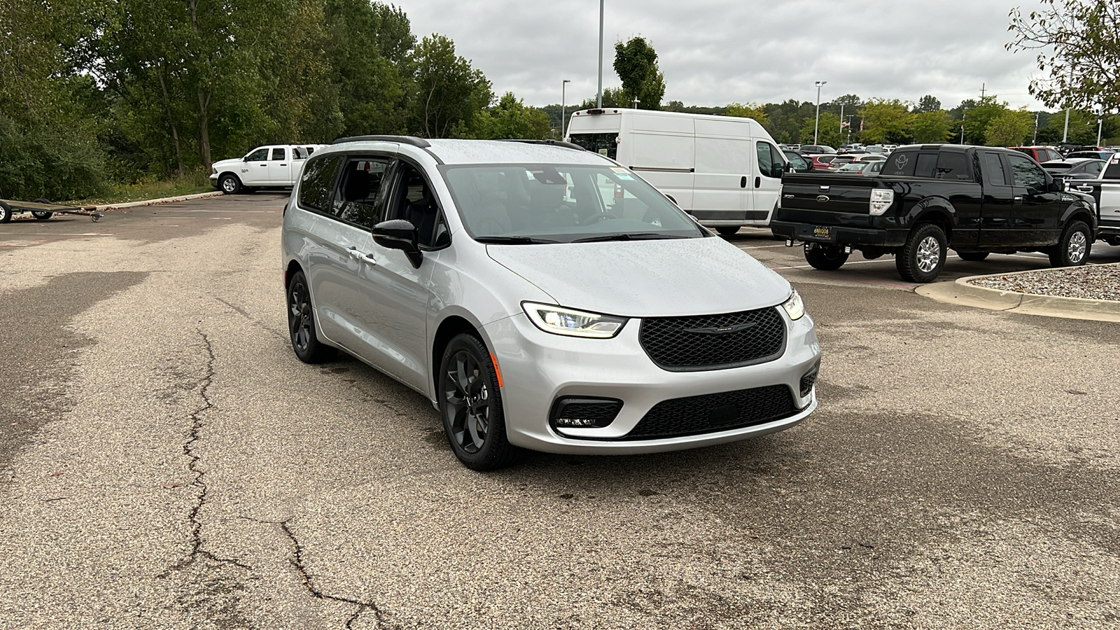 2024 Chrysler Pacifica Touring L 2