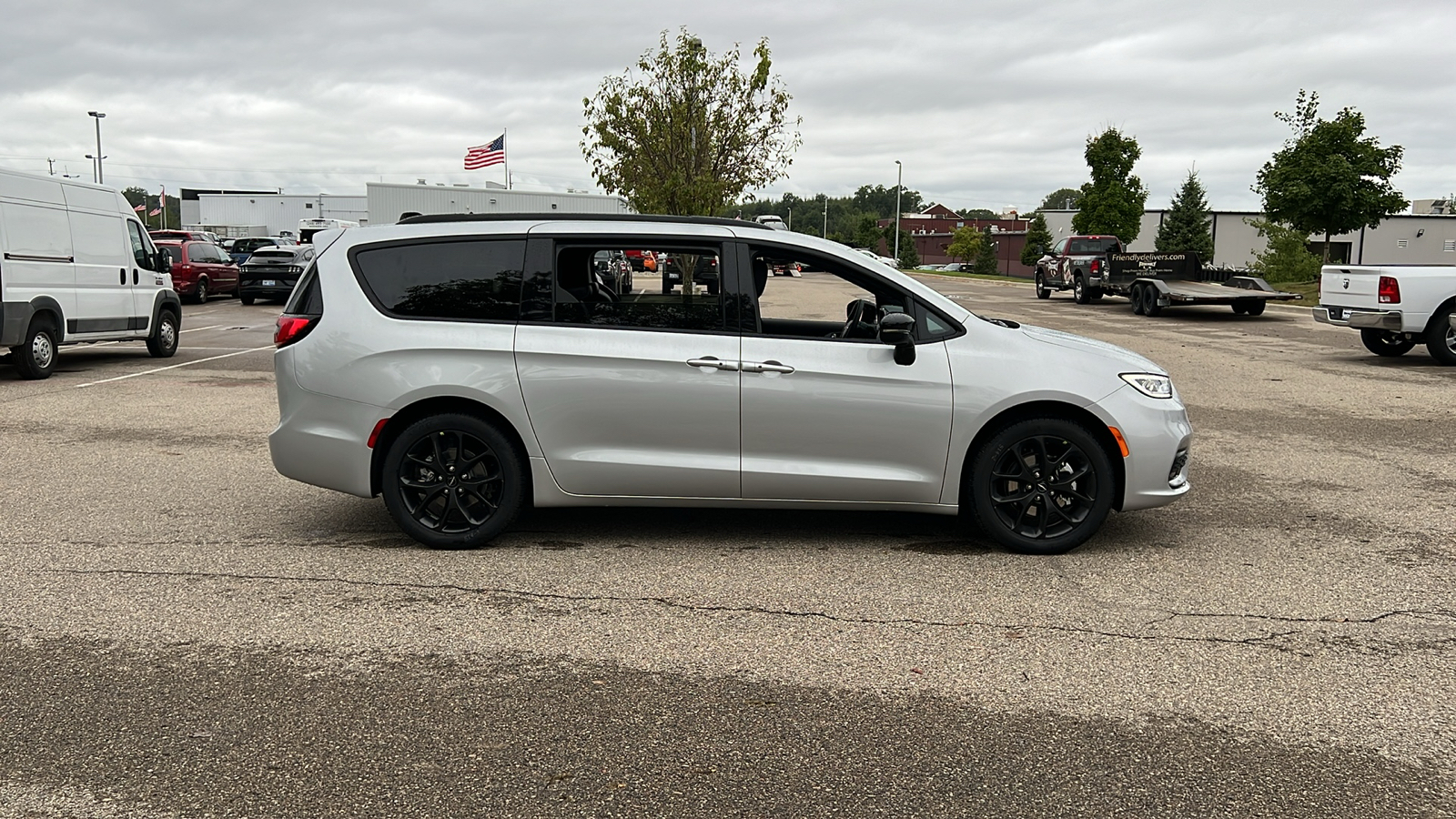 2024 Chrysler Pacifica Touring L 3