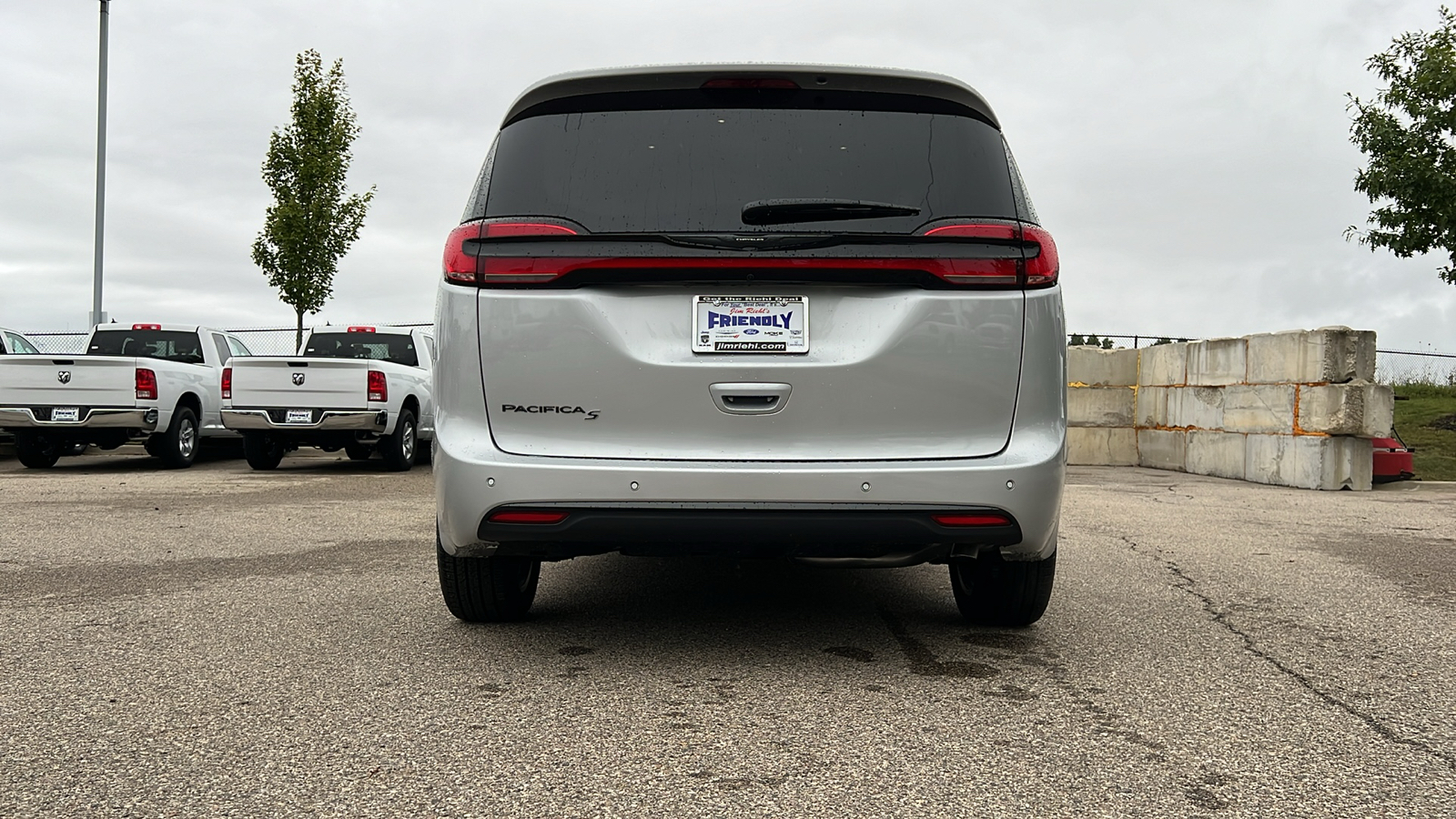 2024 Chrysler Pacifica Touring L 14