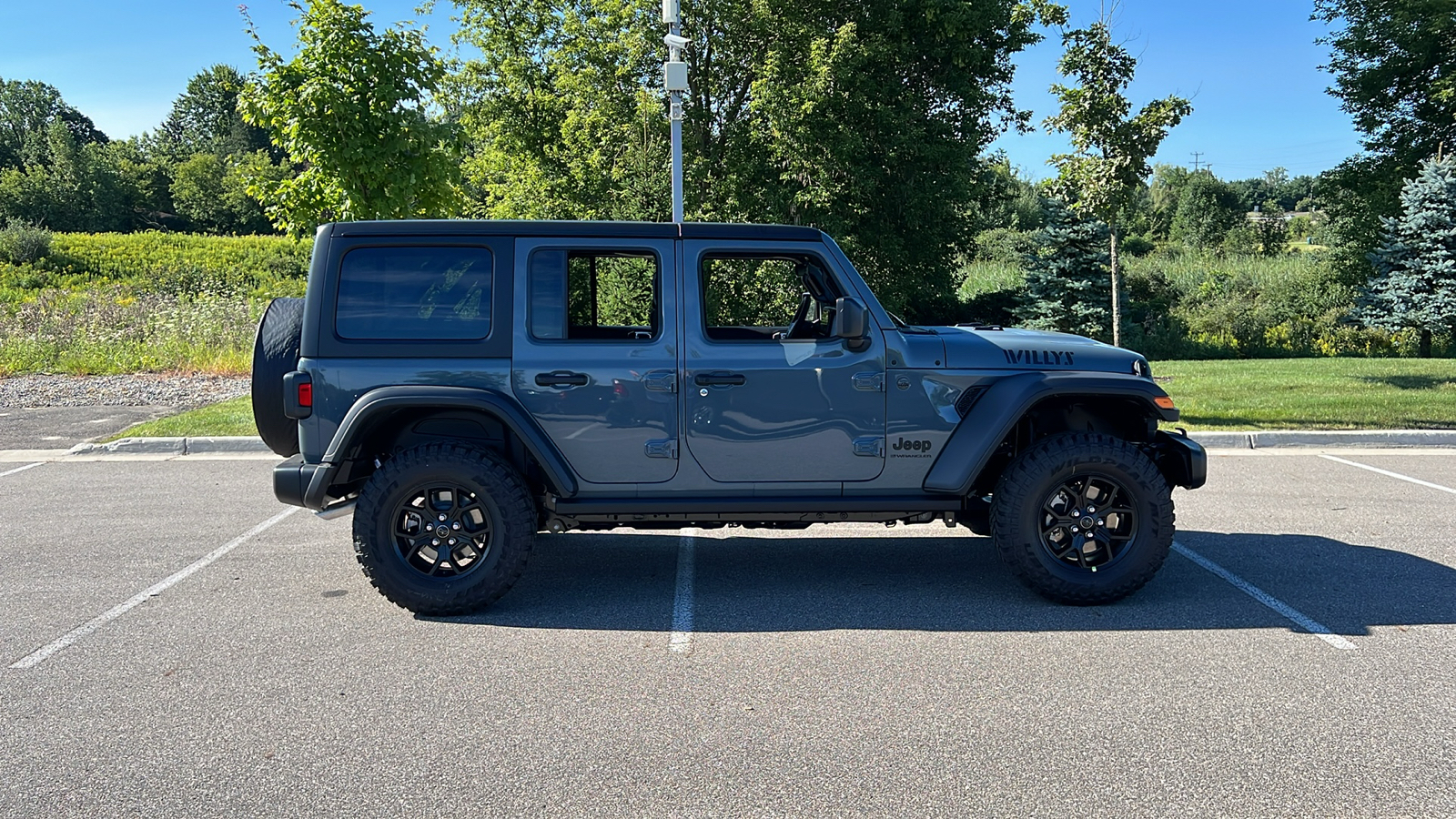 2024 Jeep Wrangler Willys 3