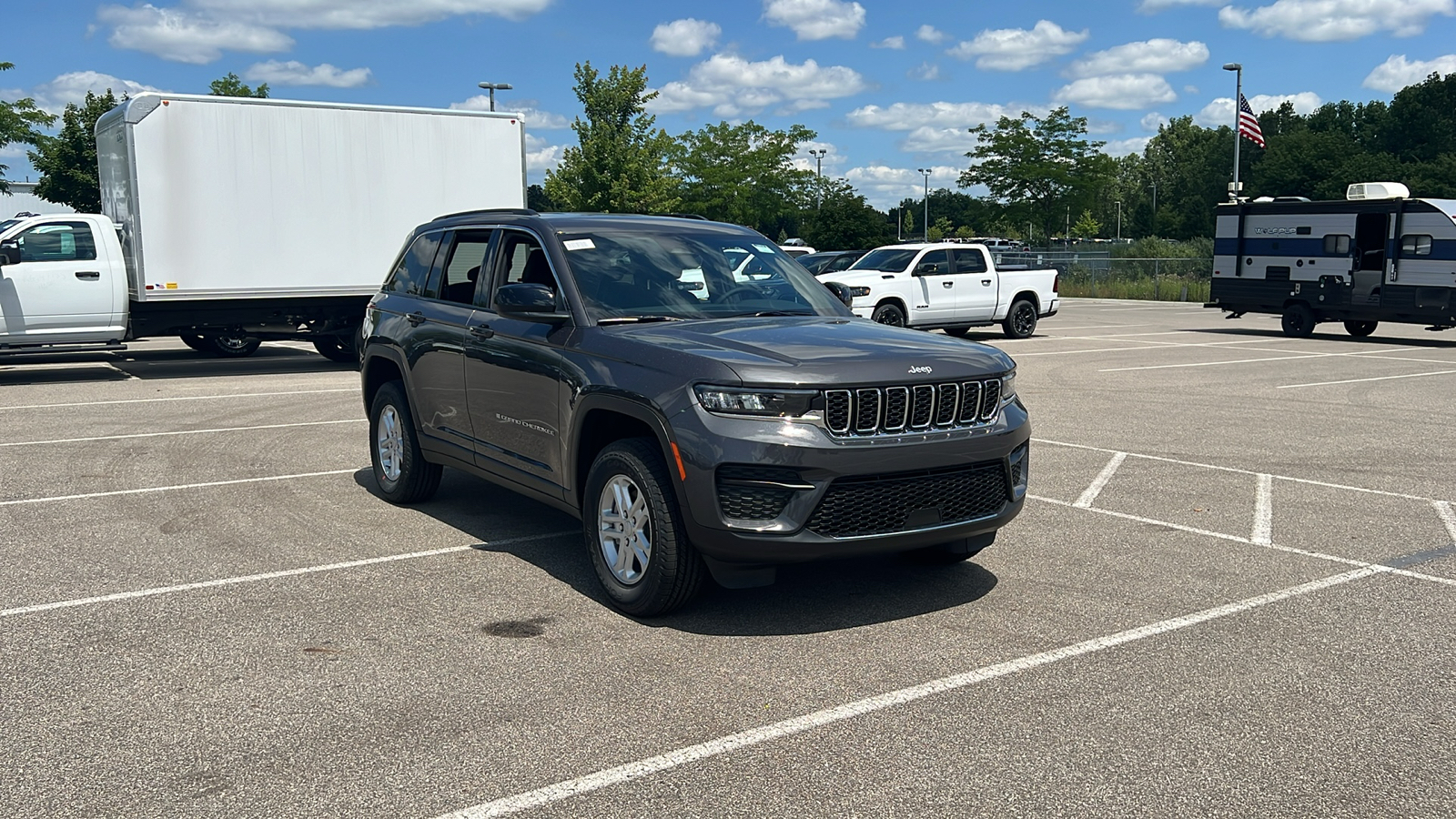 2024 Jeep Grand Cherokee Laredo 2