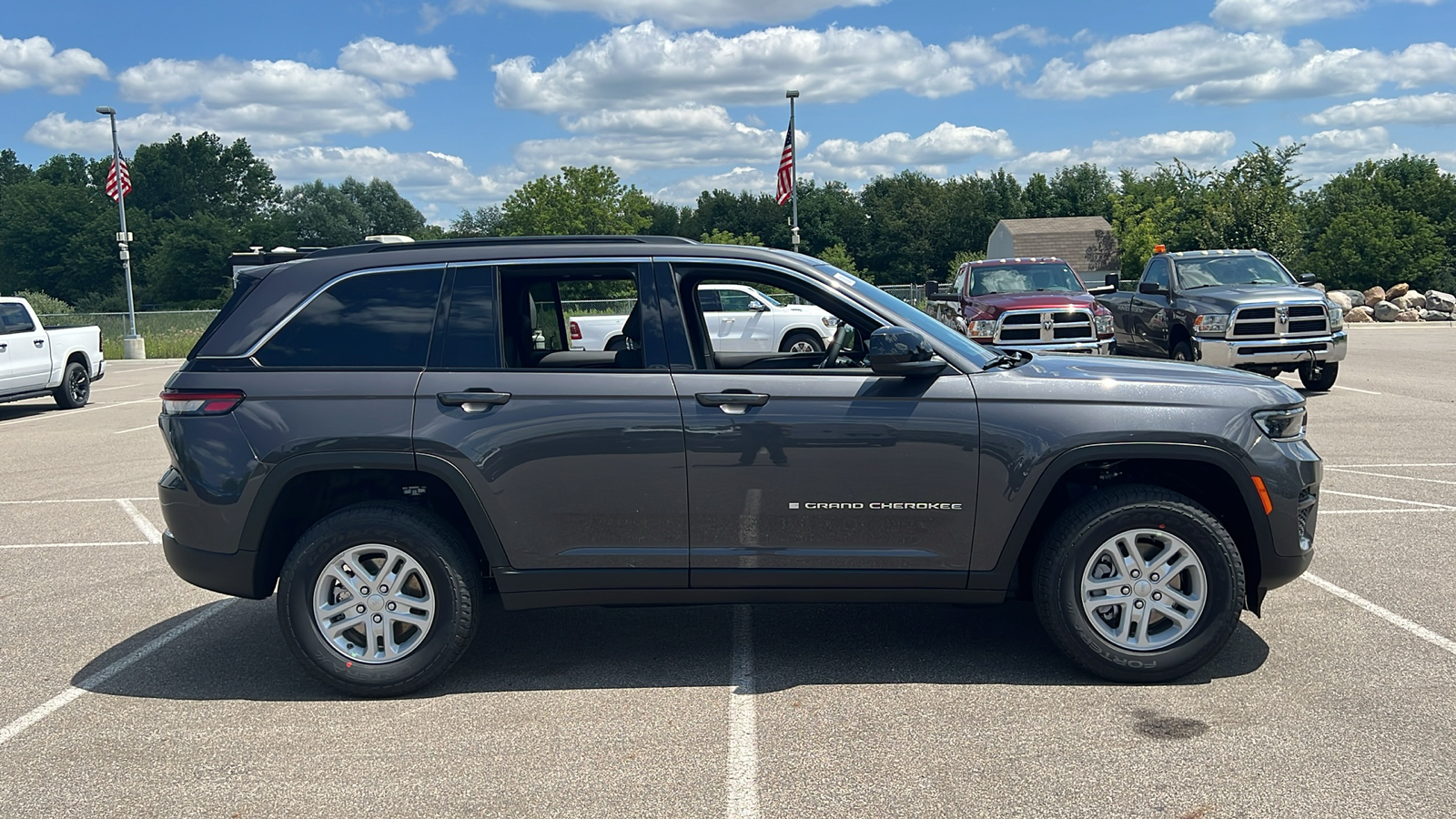 2024 Jeep Grand Cherokee Laredo 3