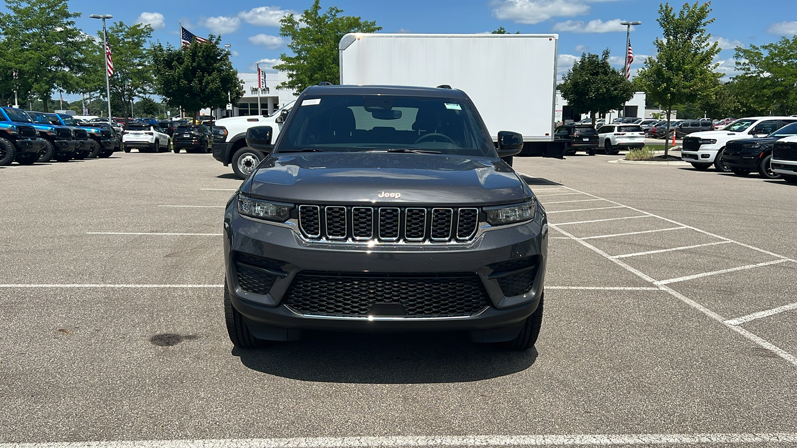 2024 Jeep Grand Cherokee Laredo 9