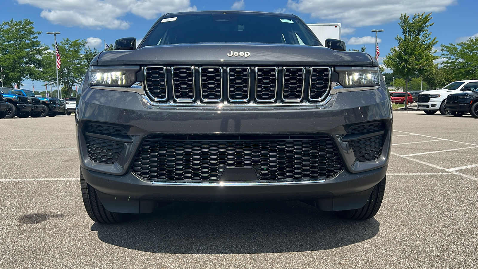 2024 Jeep Grand Cherokee Laredo 12