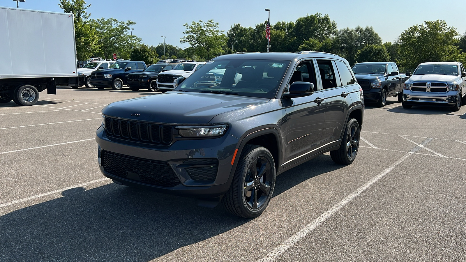 2024 Jeep Grand Cherokee Altitude X 8