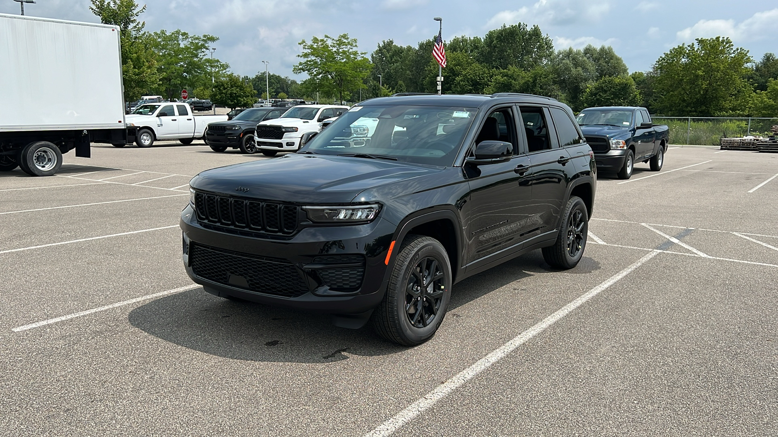 2024 Jeep Grand Cherokee Altitude X 8