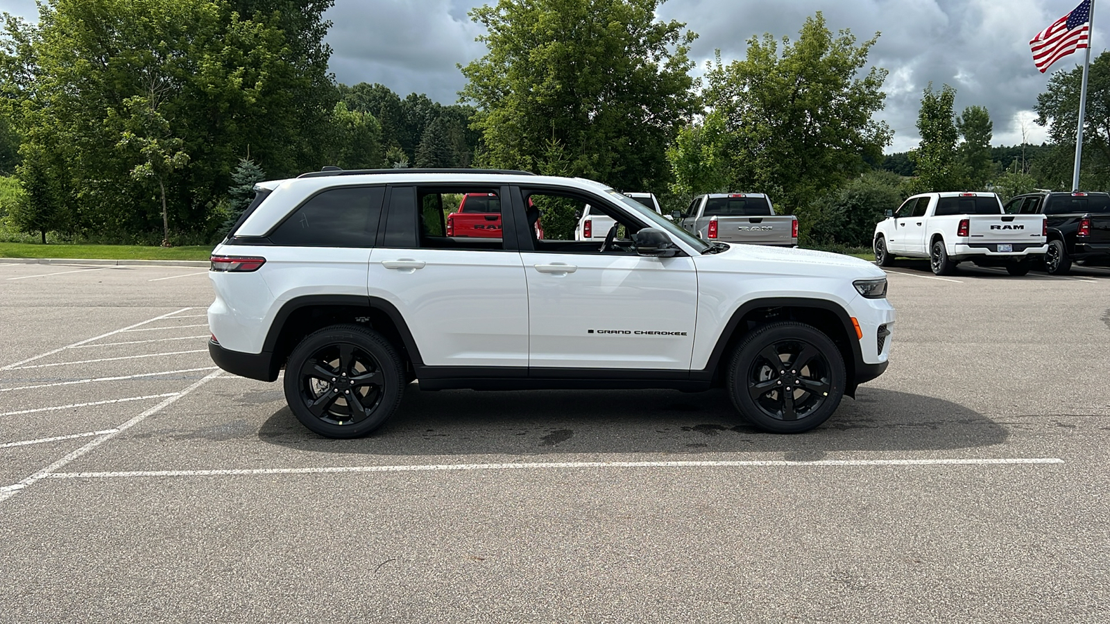 2024 Jeep Grand Cherokee Altitude X 3