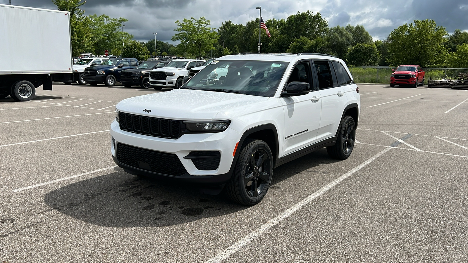 2024 Jeep Grand Cherokee Altitude X 8