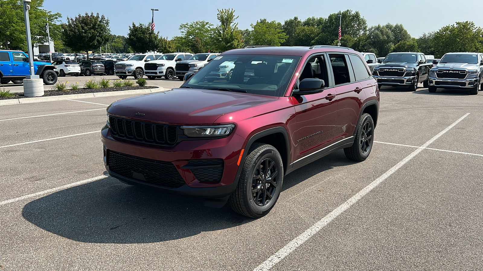 2024 Jeep Grand Cherokee Altitude X 8