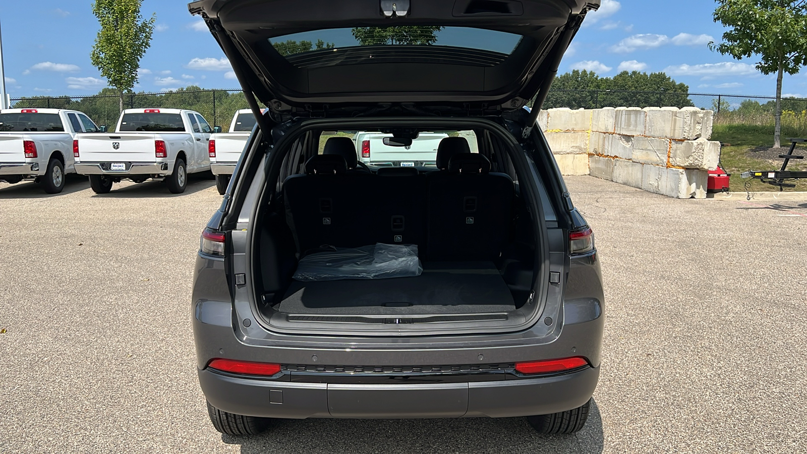 2024 Jeep Grand Cherokee Altitude X 13