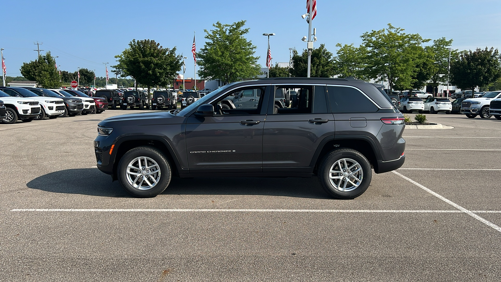 2024 Jeep Grand Cherokee Laredo 7