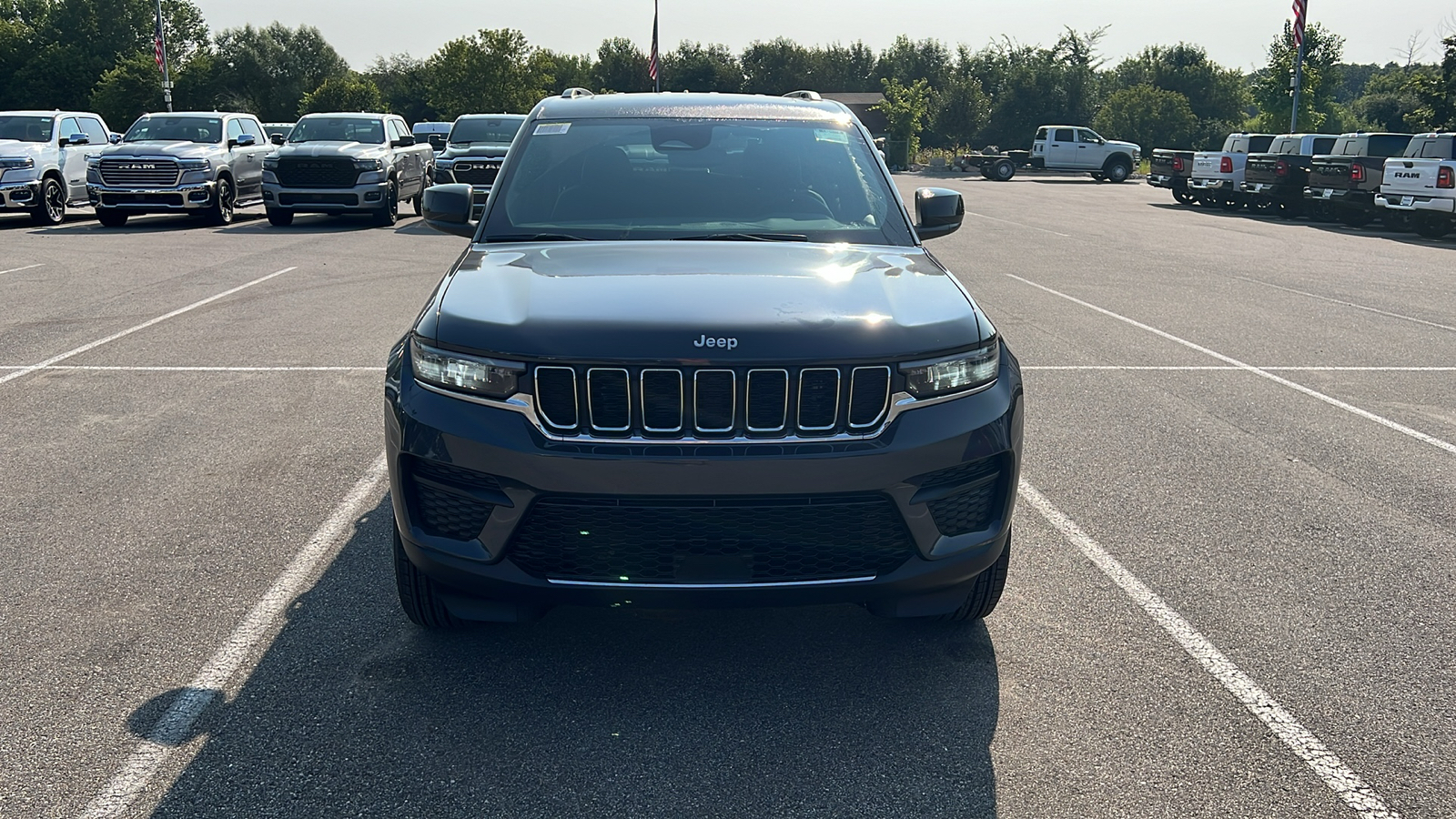 2024 Jeep Grand Cherokee Laredo 9