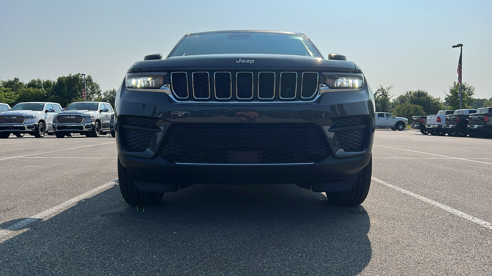 2024 Jeep Grand Cherokee Laredo 12