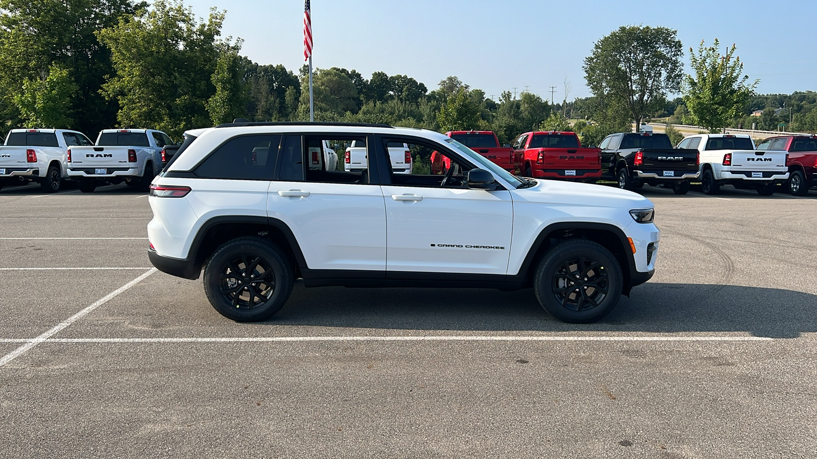 2024 Jeep Grand Cherokee Altitude X 3