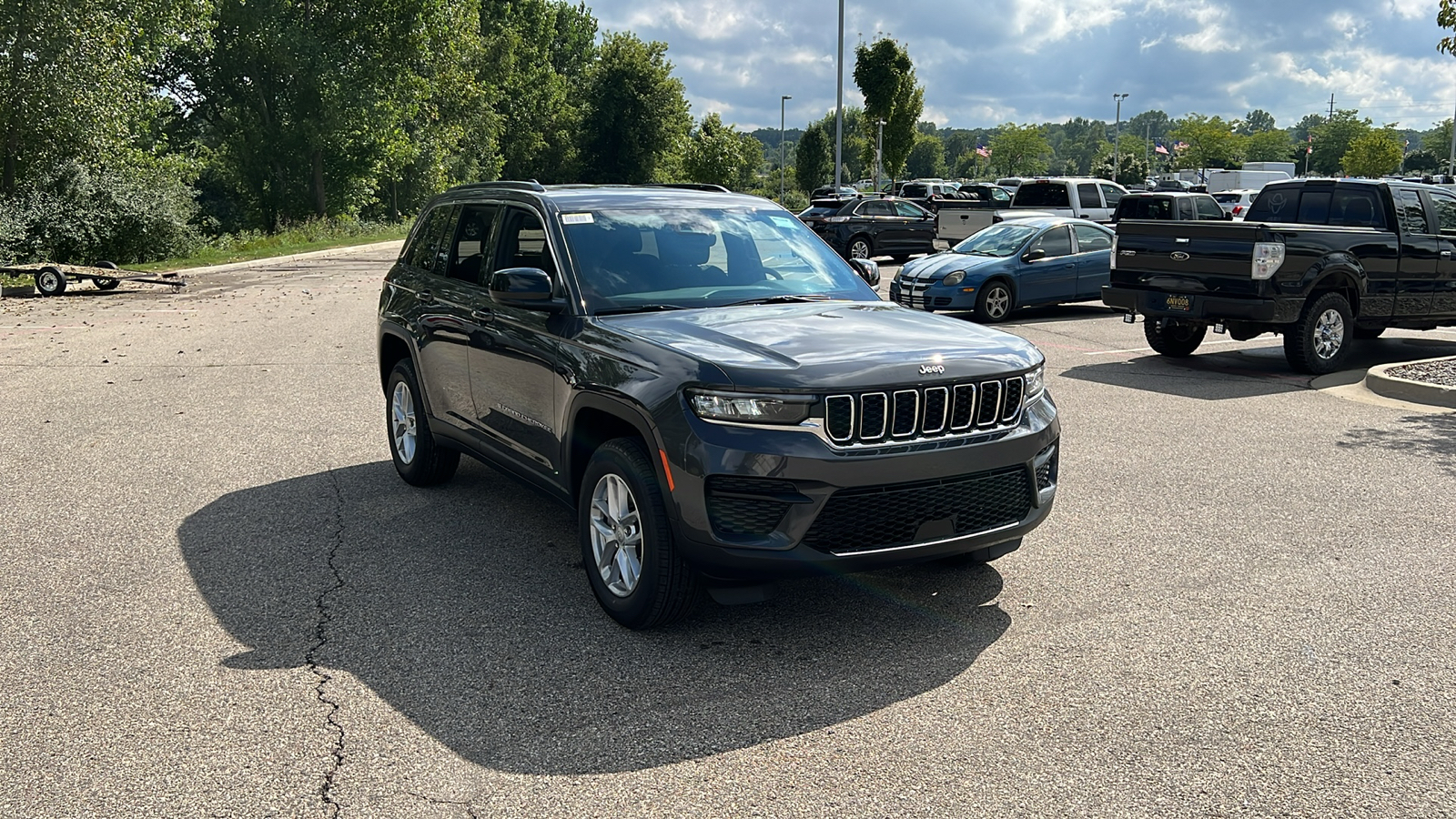 2024 Jeep Grand Cherokee Laredo 2