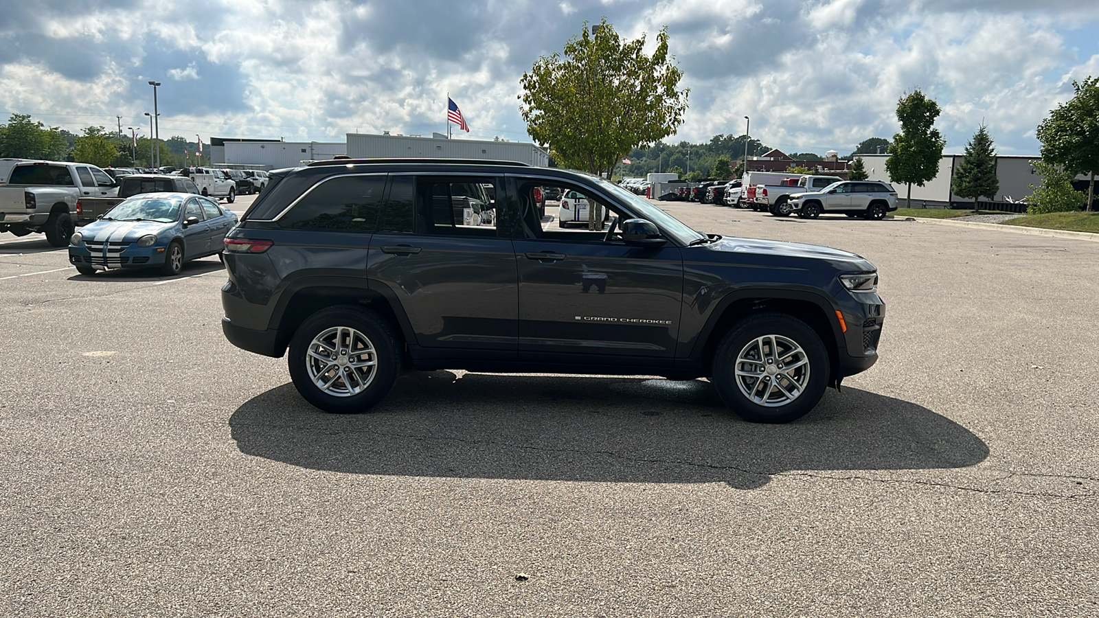 2024 Jeep Grand Cherokee Laredo 3