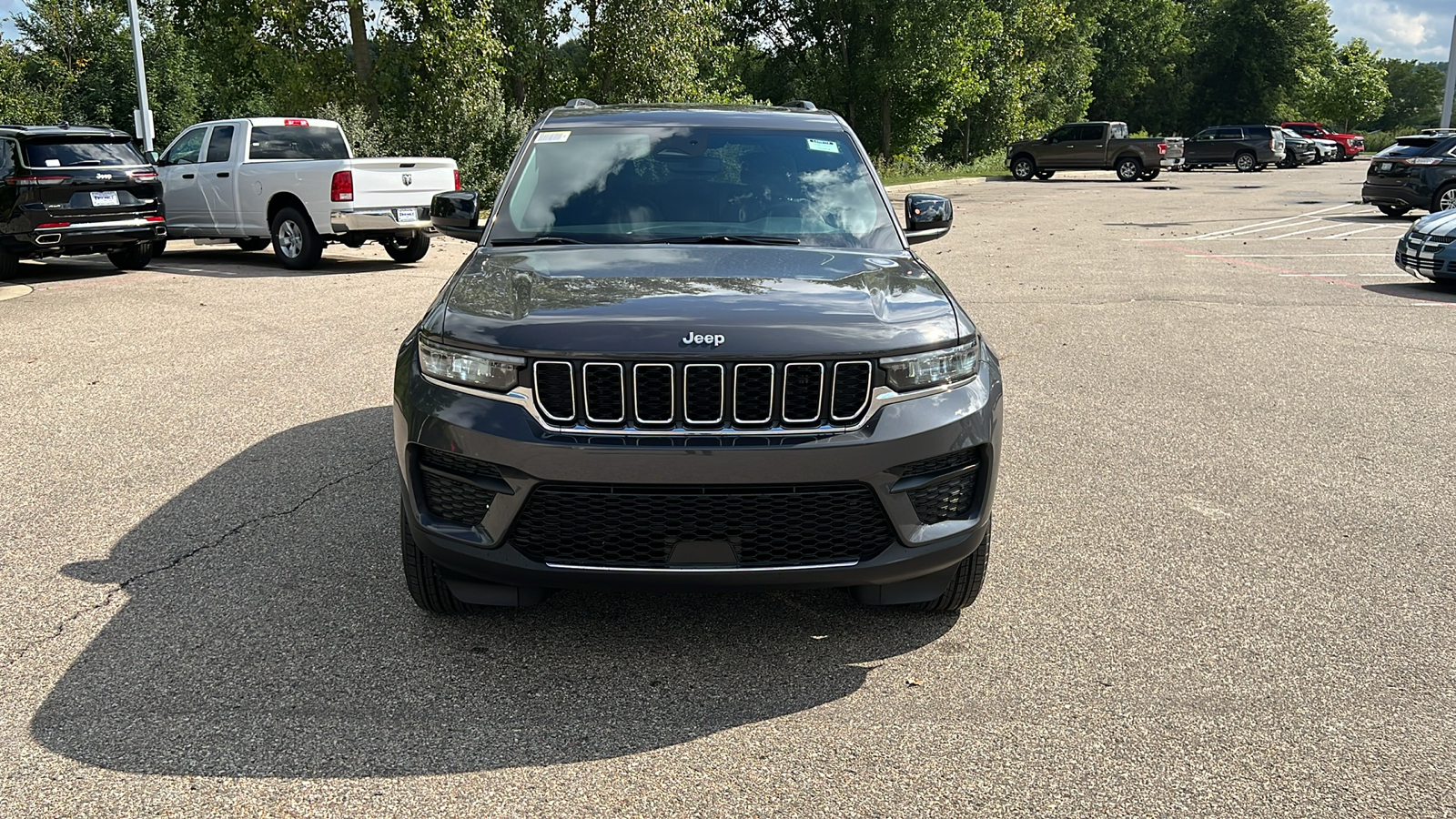 2024 Jeep Grand Cherokee Laredo 9