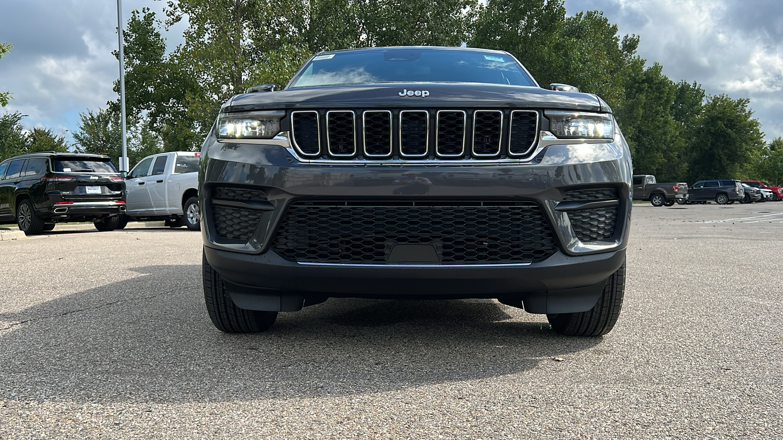 2024 Jeep Grand Cherokee Laredo 12