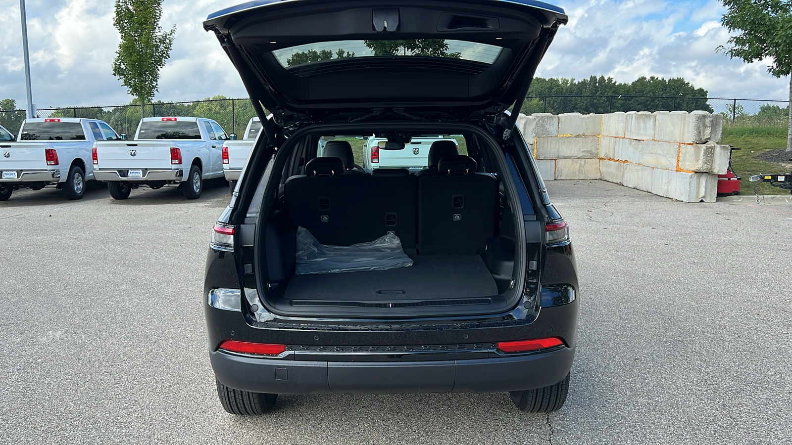 2024 Jeep Grand Cherokee Altitude X 13