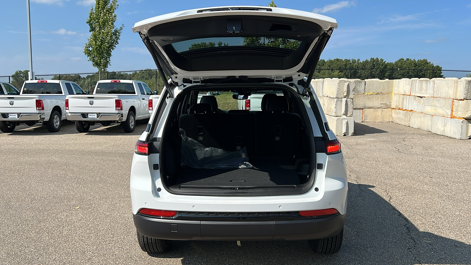 2024 Jeep Grand Cherokee Altitude X 13