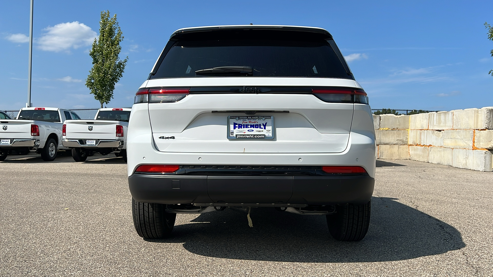 2024 Jeep Grand Cherokee Altitude X 14