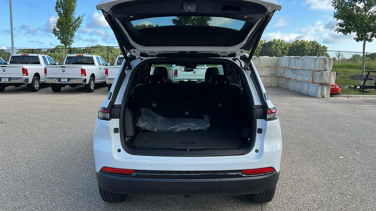 2024 Jeep Grand Cherokee Altitude X 13